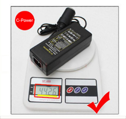 Adaptador de automóvil moderno de 60W DC 12V a AC 220V con conexión de escritorio 12VDC 5A Fuente de alimentación