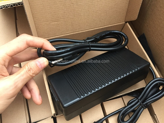 12VDC Voltado de salida CE Certificado 96W 7A 19V 5A Adaptador de alimentación de corriente continua para escritorio