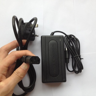 Adaptador de alimentación de escritorio AC DC con voltaje de entrada AC 100-240V 50/60HZ