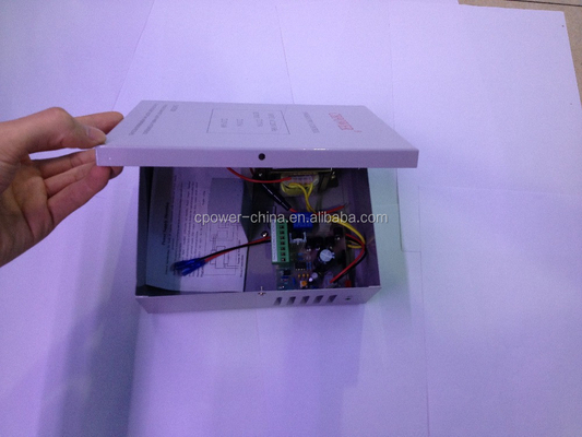 Corriente de salida 100-5000mA Casilla metálica 12v 5a 60w Fuente de alimentación con batería de respaldo
