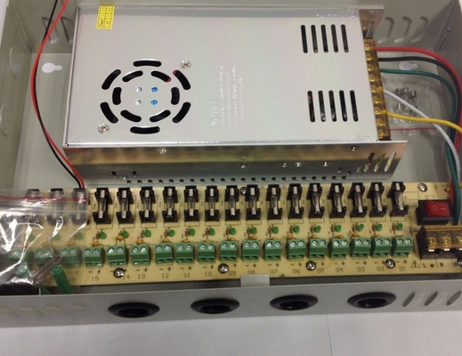 Protección de cortocircuito sobrecarga de sobrevoltura 12V 30A Caja de alimentación para CCTV