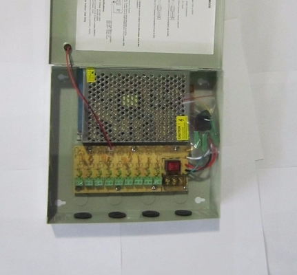Caja de suministro de energía de CCTV 9CH 12V 5A DC Salida 60W Eficiencia 90% Frecuencia de salida 50/60Hz