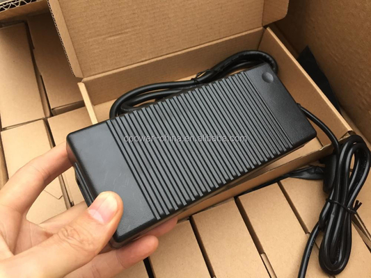 Tipo de escritorio Adaptador de corriente alterna con corriente de salida de 12V 10amp y tipo de salida de corriente continua