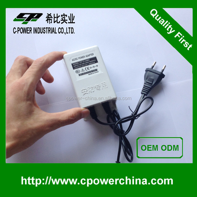 Excelente adaptador de energía 12V DC a prueba de agua con corriente de salida de 2000mA en blanco