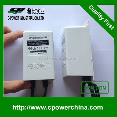 Excelente adaptador de energía 12V DC a prueba de agua con corriente de salida de 2000mA en blanco