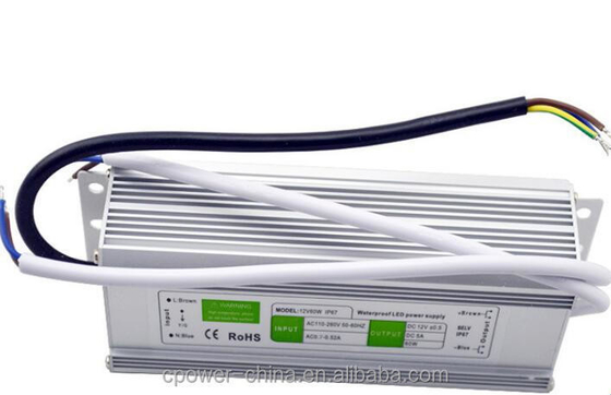 Fuente de alimentación LED de salida única 60W 5A IP67 a prueba de agua 12V CA/CC con una eficiencia del 86%