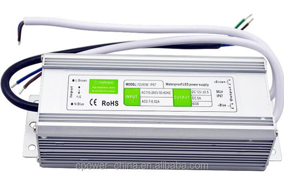 Fuente de alimentación LED de salida única 60W 5A IP67 a prueba de agua 12V CA/CC con una eficiencia del 86%