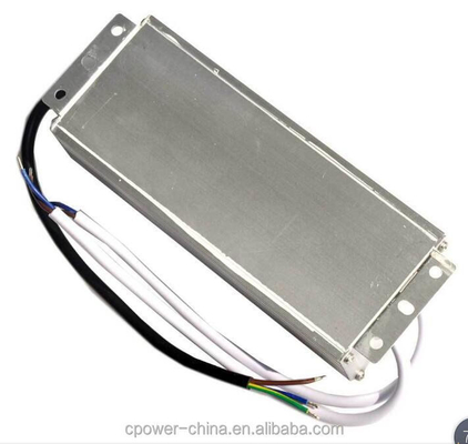 Fuente de alimentación LED de salida única 60W 5A IP67 a prueba de agua 12V CA/CC con una eficiencia del 86%