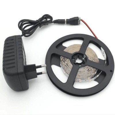 Adaptador de alimentación de 12V 1.5A 2A con tensión y rendimiento constantes