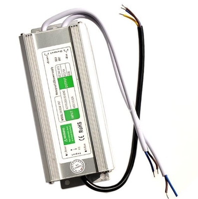 110-240V 50/60HZ Voltado de entrada 12V 5A 60W Fuente de alimentación impermeable con larga duración