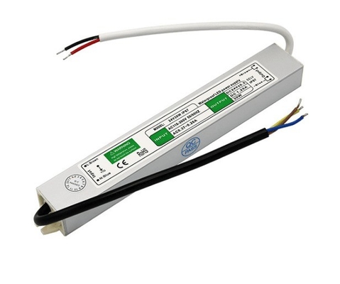 Conducción LED de salida de voltaje constante 12V 30W para entrada de CA 100-270V y diseño impermeable
