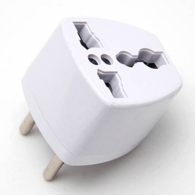 Adaptador de alimentación universal de CA conveniente y multifuncional Convertidor a EE.UU. / Reino Unido / UA / UE