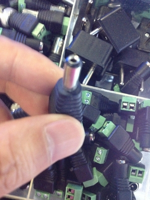 DC 5.5 x 2.1 mm Jack de potencia masculino Adaptador de conector de conector de cable para CCTV / LED Género Femenino