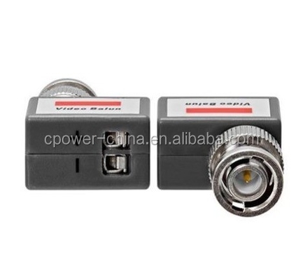 Fácil de instalar CCTV Coaxial BNC Video y Power Balun Transceiver a CAT5 Ángulo recto