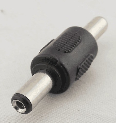 Adaptador de conector de acoplamiento de macho a macho para conector de corriente continua negro Transformador de 5,5x2,1 mm