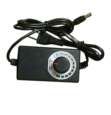 Enchufe 3-12V 24W DC Adaptador de energía ajustable Regulador de voltaje sin pasos 2A 5.5*2.1