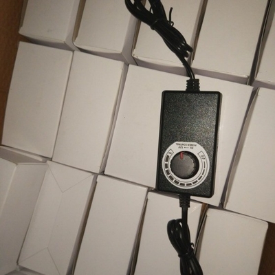 Enchufe 3-12V 24W DC Adaptador de energía ajustable Regulador de voltaje sin pasos 2A 5.5*2.1