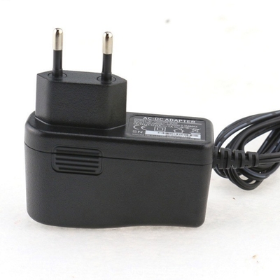 Adaptador de energía de 18W con entrada de corriente alterna de 100-240V y conexión de salida de corriente alterna de 12V 1.5A