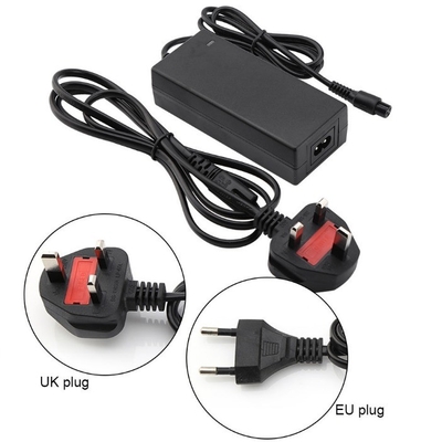 Cargador de batería de 42V 2A para el scooter eléctrico de auto-equilibrio 3P Corriente de salida 2A Max