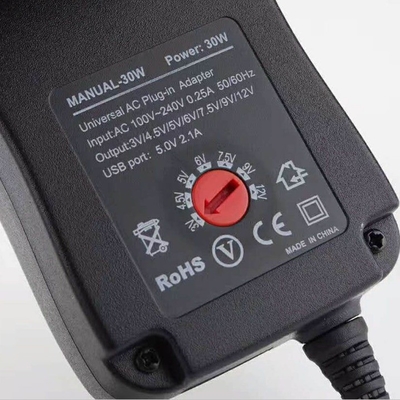 Adaptador de cargador universal ajustable 3-12V 30W 2.1A con salida de puerto USB tipo DC negro