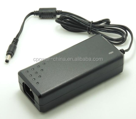 Adaptador de energía de corriente continua de 18 V 3 A con voltaje constante y conector de corriente continua de 5,5 * 2,1/5,5 * 2,5