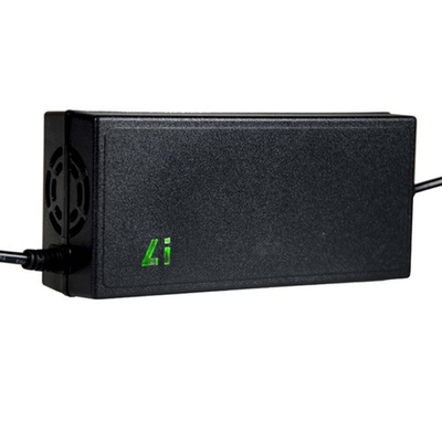 54.6V2A Cargador inteligente de baterías de iones de litio/iones de litio/lipo con enchufe de corriente continua de 5,5*2,1 mm Negro