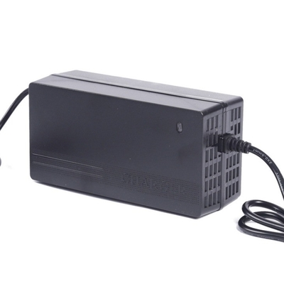 AC 100-240V Entrada C-Power 240W Cargador de batería de plomo ácido 5S 72.5V con carga rápida