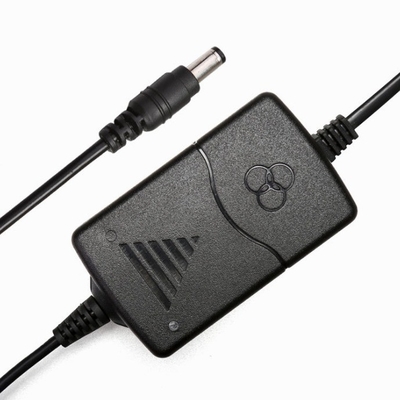Adaptador de alimentación de corriente alterna de 18W con salida de 12V 1.5A y conector de corriente alterna de 5.5*2.1/2.5