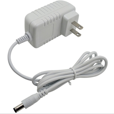 Adaptador de alimentación 12v2a de color blanco con tipo de salida de CC y conexión de C-Power