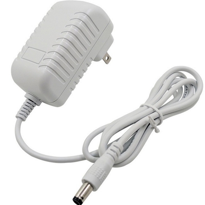 Adaptador de alimentación 12v2a de color blanco con tipo de salida de CC y conexión de C-Power