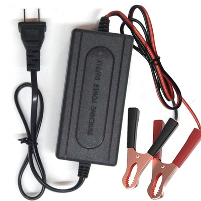 Cargador de batería para motocicletas de 12 V 1 A con voltaje de entrada y corriente de 100-240 V/0,6 A