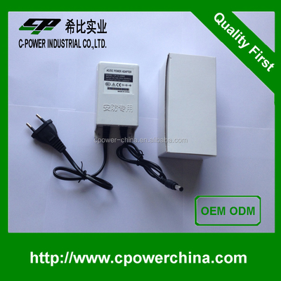 Adaptador de alimentación para exteriores de 12V 24W con corriente de salida de 2000mA y diseño blanco dócil