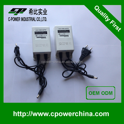 Adaptador de alimentación para exteriores de 12V 24W con corriente de salida de 2000mA y diseño blanco dócil