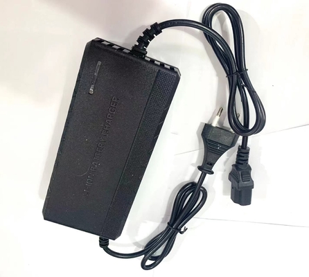Potente y conveniente cargador de batería de adaptador 25.2V 2A para baterías de litio de potencia C